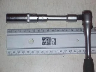 ключ для замены свечей